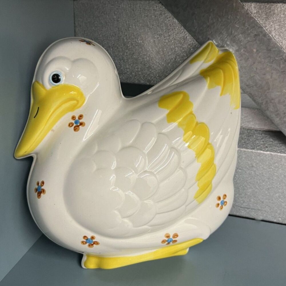 Vintage Gailstyn-Sutton Ceramic Pelican Jello Mold Wall Hanging